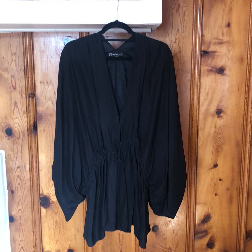 Elizabeth and James 100% silk top size M/L